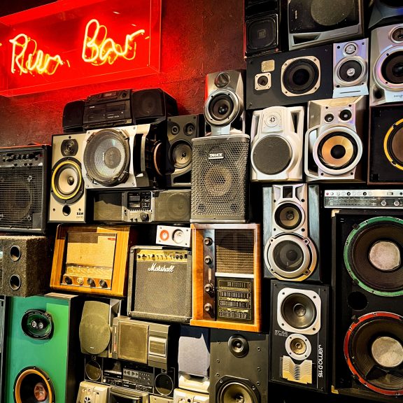 Speaker Wall Bath